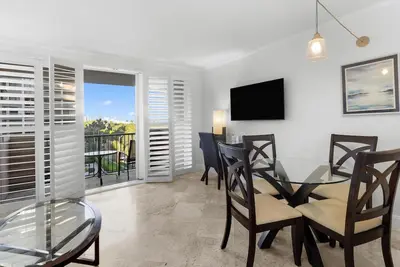 Image de 1 Bedroom Condo in Coconut Grove w/ Pool