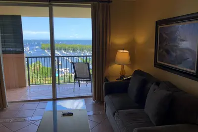Image de Luxury 2/2 Condo with balcony in Coconut Grove