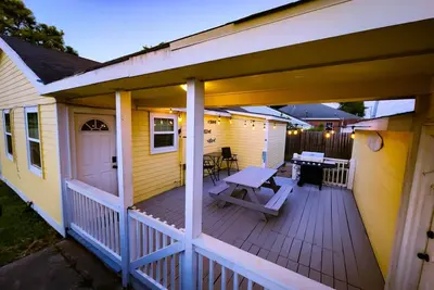 Image de Texas City Salty home~ king bed- outdoor patio near Galveston, Kemah, fishing
