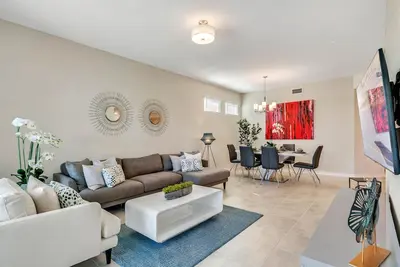 Image de Last Minute Disney Getaway! Luxury Condo with Private Balcony. Book Now! #66025
