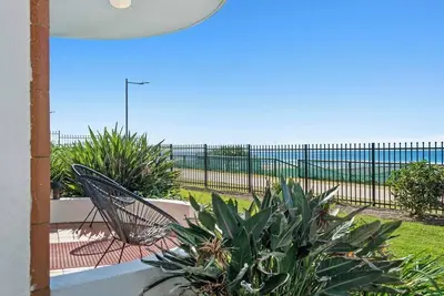 Image de Paros on the Beach Absolute Waterfront Living