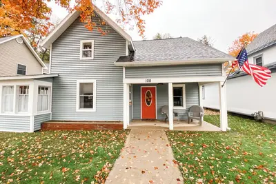 Image de The Blue House in downtown Bellaire