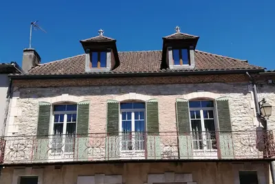 Image de Demeure de caractère spatieuse avec Terrasse-patio. Idéale pour 4 \/6 personnes