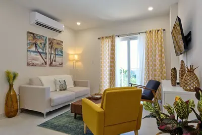 Tropical Oasis - 2br Condo