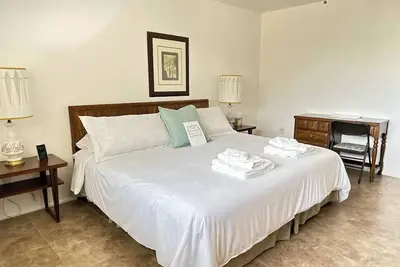 Image de 55+ Golfer's Bliss! Ex-Large 2100 Sqft Home!