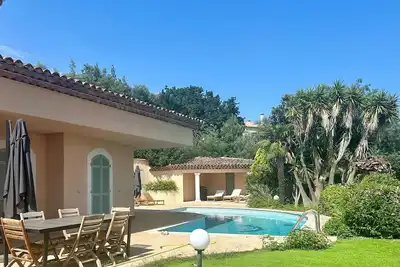 Image de Superb villa in Cannes with sea views and pool.