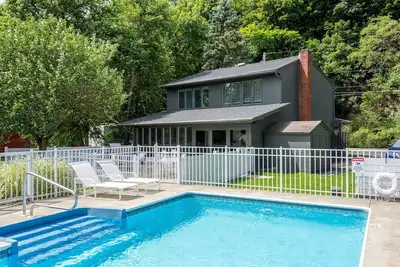 Image de Cozy Hudson River Waterfront, 3 Bdrm Pool\/Quiet Street\/Great Views\/Hits  2 miles