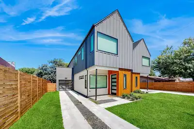 Image de Fantastic townhouse with enclosed backyard and high-speed internet