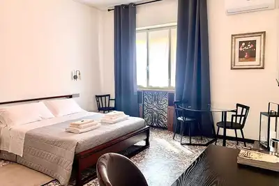 Image de Studio-Appartement-Salle de bain privée séparée-Vue sur Rue