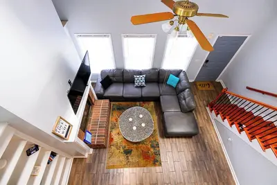 Image de \"Suite 100\" is a Cozy 3-bedroom townhome in charming Madison Al \"100% Like Home\"