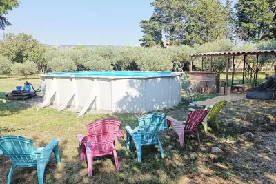 Image de Maison de campagne au calme dans les oliviers, au pied du Luberon en Provence.