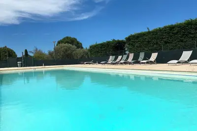 Image de 04b2 : Beau studio dans un mas provençal - piscine