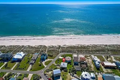 Image de Pet friendly house across from the ocean, 30 day minimum stay