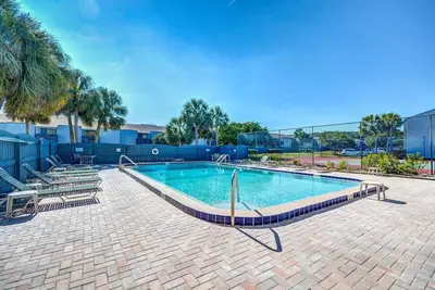 Image de Pet friendly 2 bedroom 5 minute walk to the ocean