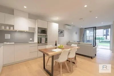 Image de Beautiful Garden Apartment| by Furnished Rentals