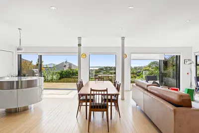 Image de Stunning Poolside Residence