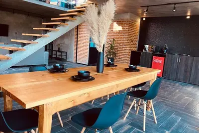 Image de Beautiful New York Loft, 5 minutes from Val'Quirico (pet friendly)