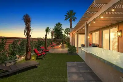 Image de Indio Home w/ Game Room, Fire Pit & Outdoor Kitchen