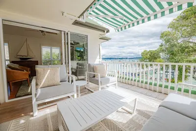 Image de Luxury boutique apartment on the waterfront in the heart of Russell town