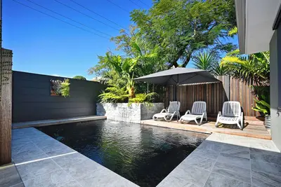 Image de Experience the epitome of luxury beachside living in this 4 bedroom dream home.