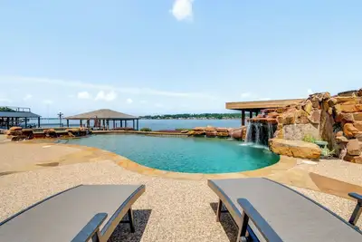 Image de Conroe Lake House: Luxe Pool, Private Dock & Games