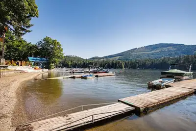Image de Rathdrum Home w\/ Hot Tub: Steps to Beach Access!