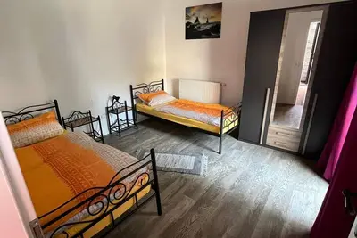 Image de Vermiete Freundliche und Helle Wohnung, Voll Möbliert mit Terrasse
