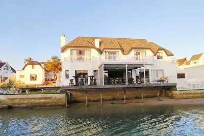 Image de 5 Bedroom Waterfront Villa: St Francis Bay with Solar Powered Systems and Wi-Fi