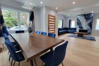 Image de New luxury 3 bedroom home next to La Cienega Plaza