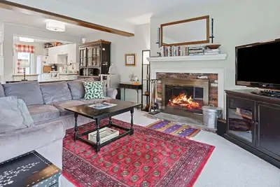 Image de Cozy Fireplace, Pets, Club Access! | Saltbox 9a