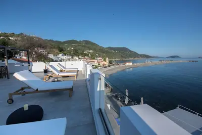 Image de Flisvos Beachfront Apartments