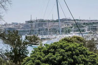 Image de Stunning Seafront Apartment with Harbour and Valletta views in Malta