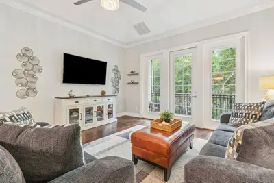 Image de Luxury condo with Pool & Beach Supplies. 5min Walk to Beach! Close to The Ritz.
