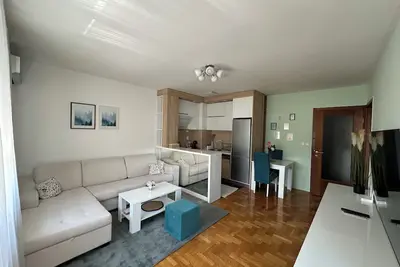 “Cozy Haven & Chic Urban Oasis”