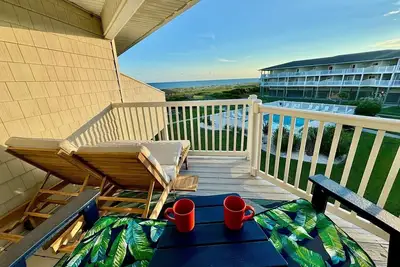 Image de Gorgeous 3 Bedroom 2 Bath Condo, Oceanfront, Pool, Sleeps 8
