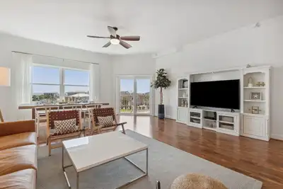 Image de Fully Renovated Ocean Park Condo | Easy Walk to Beach | Fabulous Views from Balcony