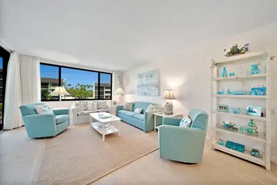 Image de Loggerhead Cay #552 is a stunning 2 brm, 2 bath condo located on Sanibel!