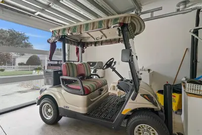Image de Discover Relaxation and Fun in a Charming Patio Villa with a Golf Cart!