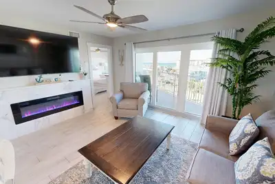 Image de 2br SeaCrest 614 Beachfront Complex with free beach service for 2!