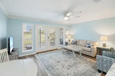 Image de Super Cute And Super Close To The Beach Access. Introducing Tipsy Tortuga!