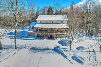 Image de Snowmobile Haven, Main Trails on property, Winter Wonderland, Adirondack Lodge