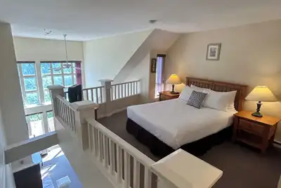 Image de Classic Loft With Golf Course View - 309