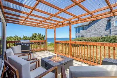 Image de Oceanfront Beauty with Hot Tub, Pool, Game Room, Playground, Beach Access!