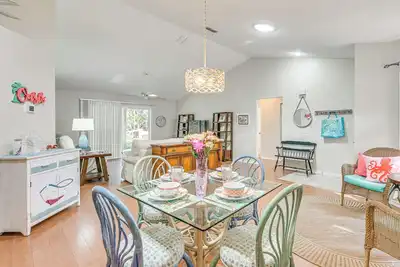 Image de New Port Richey Home w/ Charcoal Grill Near Hiking