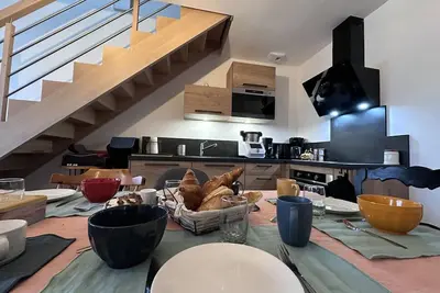 Gîte Champêtre avec Animaux, Spa et Tout Confort en Pleine Nature Bourbonnaise