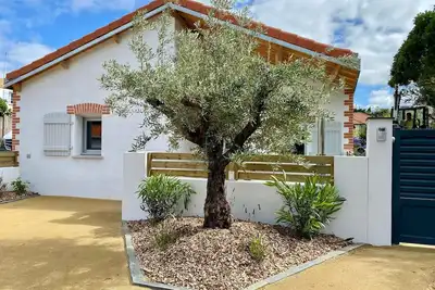 Image de Gîte cosy à 300m de la plage, bain nordique, poêle à bois, borne électrique, proche centre de Pornic
