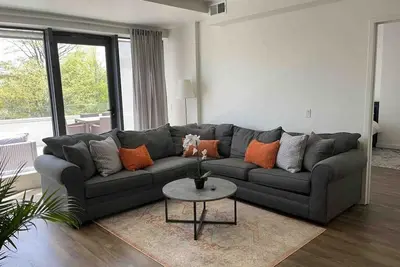 Image de 2br Suite w/patio near Nyc train & Seton Hall
