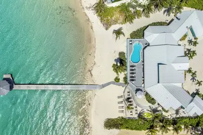 Image de Far Tortuga: Single Level Spacious Beach Villa w/ Heated Pool and Private Dock