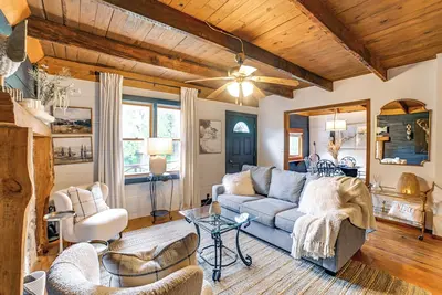 Image de Lovely Gilbertsville Cabin w/ Patio, 4 Mi to Water