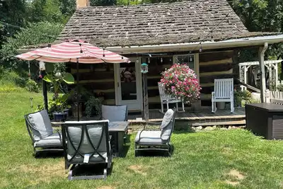 Image de Historic, cozy cabin at Headley Inn Winery & Vineyard with WiFi, Ac & Fireplace